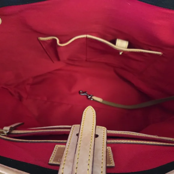 Elegant Black and Tan Tote Bag - Picture 9 of 16